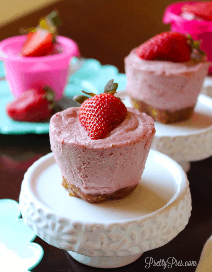 Mini Strawberry Cheesecakes (Vegan, Paleo) PrettyPies
