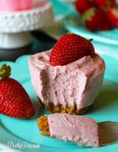 Mini Strawberry Cheesecakes (Vegan, Paleo) PrettyPies.com