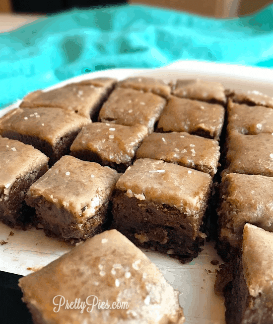 Salted Caramel Brownie Bites (Paleo, Vegan) - PrettyPies.com
