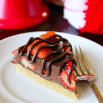 Chocolate Covered Strawberry Pie (Vegan & Paleo) PrettyPies.com