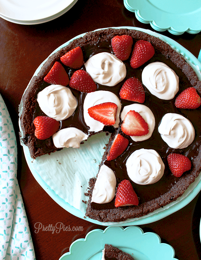 Low Carb Chocolate Pizza (Vegan, Paleo) from PrettyPies.com