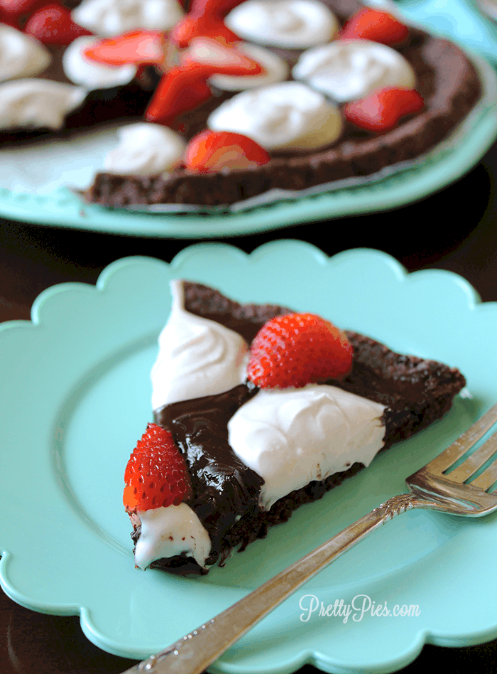 Low Carb Chocolate Pizza (Vegan, Paleo) from PrettyPies.com