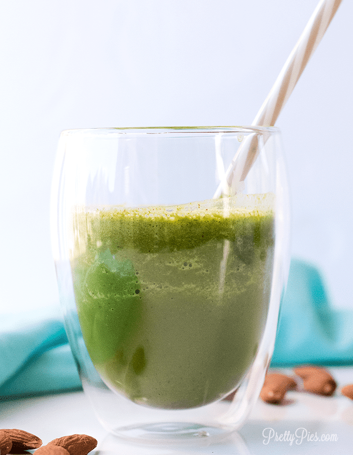 Low-Carb Green Smoothie - PrettyPies.com