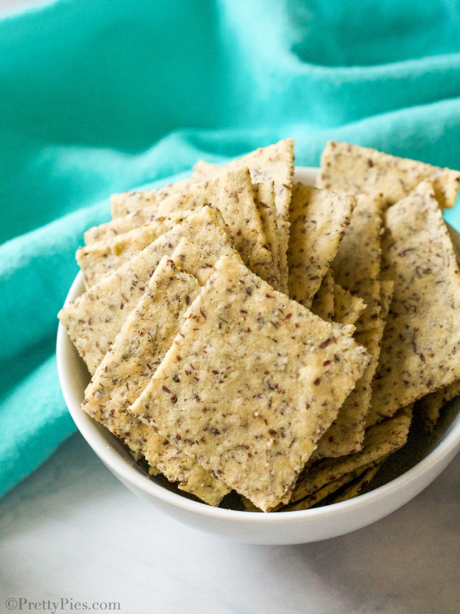 The BEST crispy Low-Carb Crackers! 